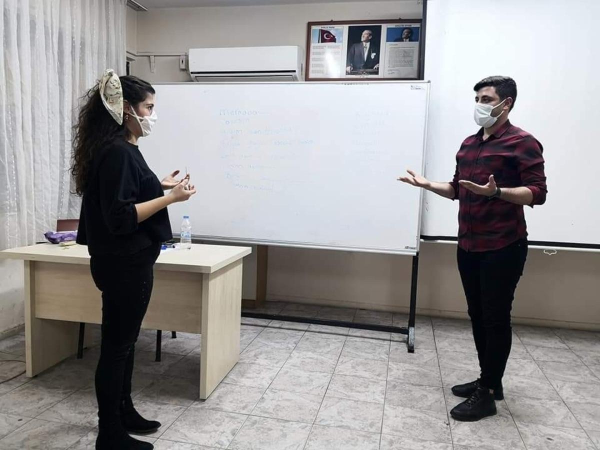 Tarsus Gen&ccedil;lik Derneğinden "İşaret Dili Kursu"