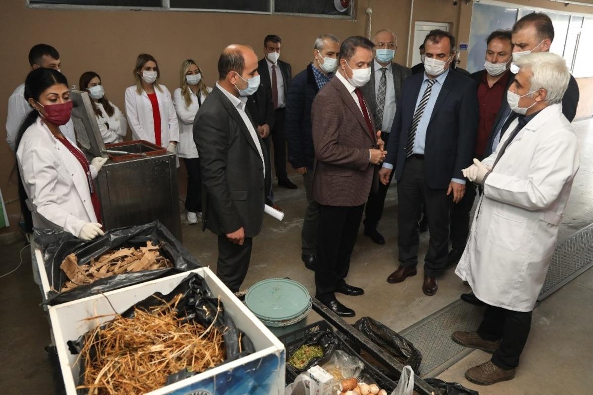 Atakum&rsquo;da g&uuml;nde 1,5 ton atık, mama ve g&uuml;breye d&ouml;n&uuml;şecek