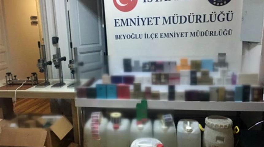Beyoğlu&rsquo;nda sahte parf&uuml;m imalathanesine baskın