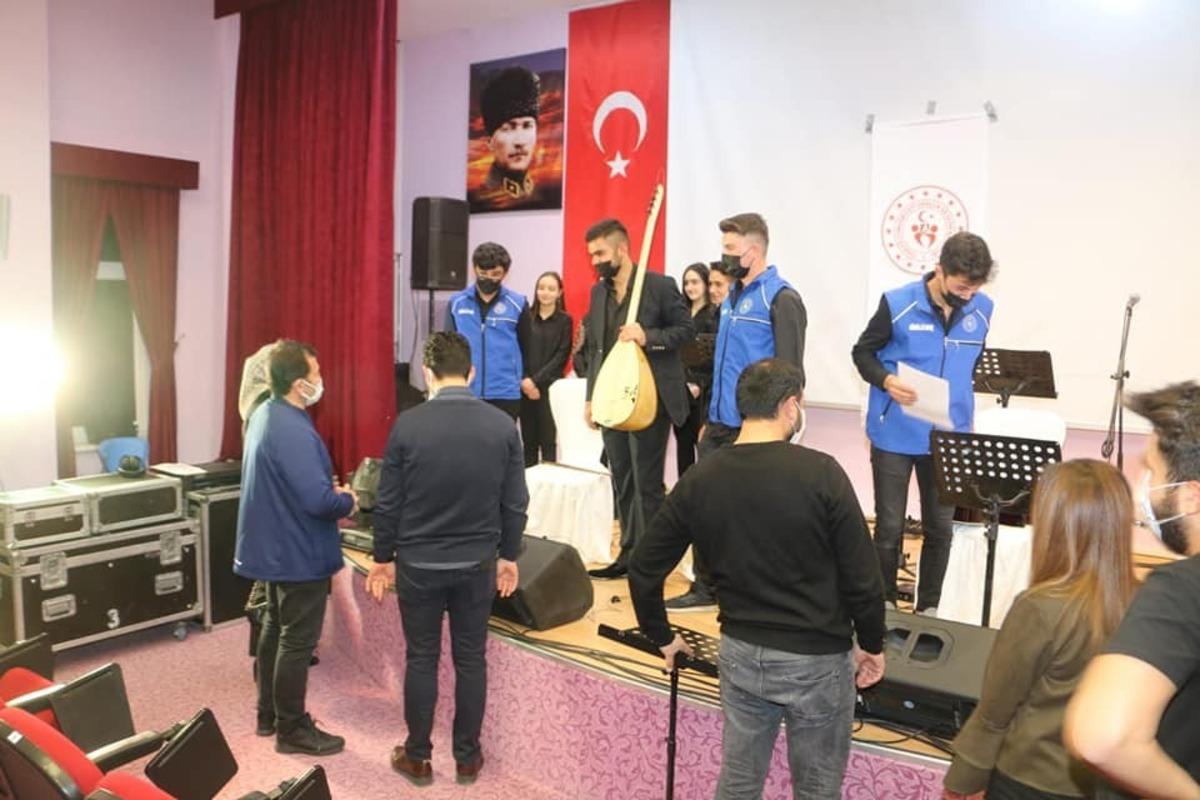 Kayseri Gen&ccedil;lik Merkezi, &rsquo;Sahne Senin&rsquo; programına konuk oldu