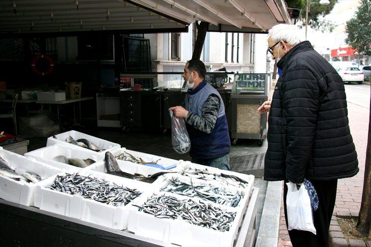 Samsun'da kısmi yasak sonrası yeniden avlanan hamsi tezgahlarda 25 liradan satılıyor G3