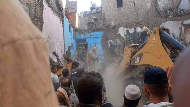 Mısır’da 3 katlı bina çöktü: 4 ölü 1
