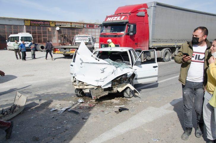 Otomobil ile süt tankeri çarpıştı: 2 yaralı G1