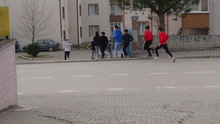 Ekip arabasını görenler kaçacak yer aradı G3