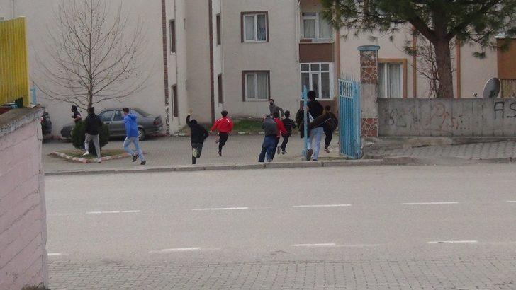 Ekip arabasını görenler kaçacak yer aradı G4