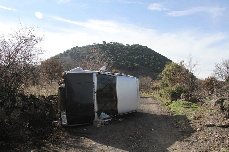 Kontrolden çıkan otomobil yan yattı: 1 yaralı G4