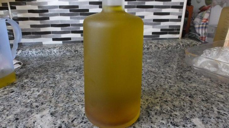 Zeytinyağını renkli şişelerde saklayın G1