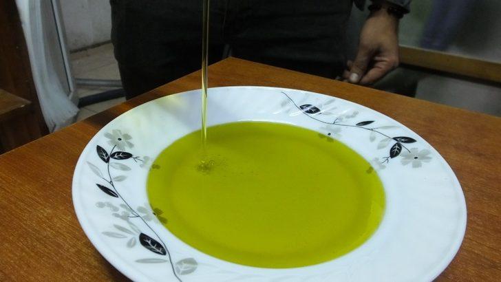 Zeytinyağını renkli şişelerde saklayın G3