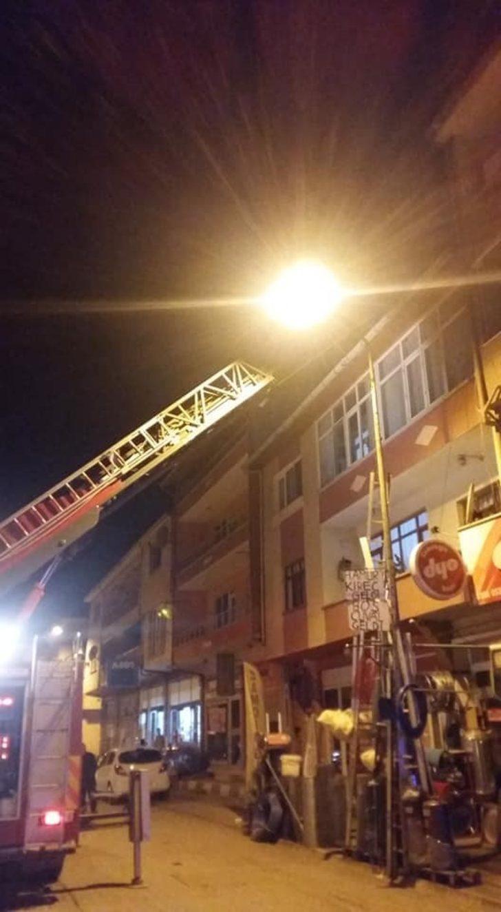 Çatı yangınına itfaiye ekiplerinden müdahale G2