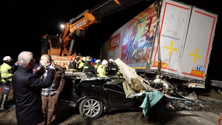 Gaziantep’te otomobil tıra arkadan çarptı: 2 ölü G3