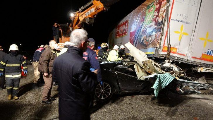 Gaziantep’te otomobil tıra arkadan çarptı: 2 ölü G4