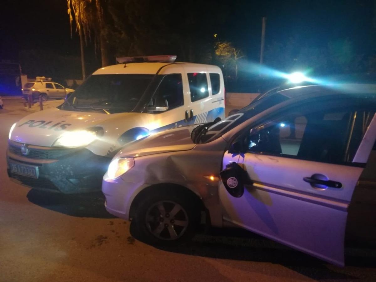 Polis aracına &ccedil;arpıp ka&ccedil;an alkoll&uuml; s&uuml;r&uuml;c&uuml; ve yanındaki şahıs yakalandı