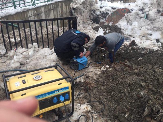 Donan su şebekelerine belediye ekipleri müdahale etti