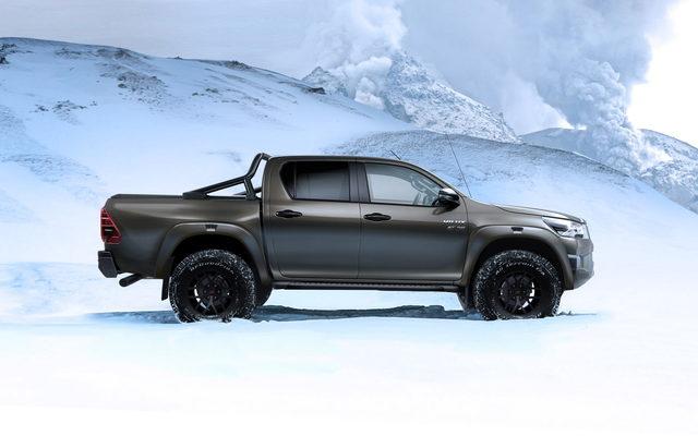 2021-toyota-hilux-at35