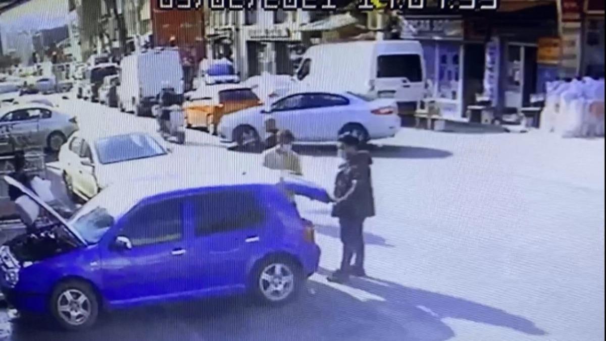 (&Ouml;zel) Motosikletteki 2 kişinin takla attığı feci kaza kamerada