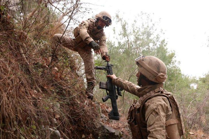 İçişleri Bakanlığınca, Hatay, Osmaniye, Gaziantep İllerinde Eren-8 Amanoslar Operasyonu başlatıldı. G1