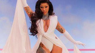 Cardi B gerçek yüzünü gösterdi! 'Saçlarımı taramadım'