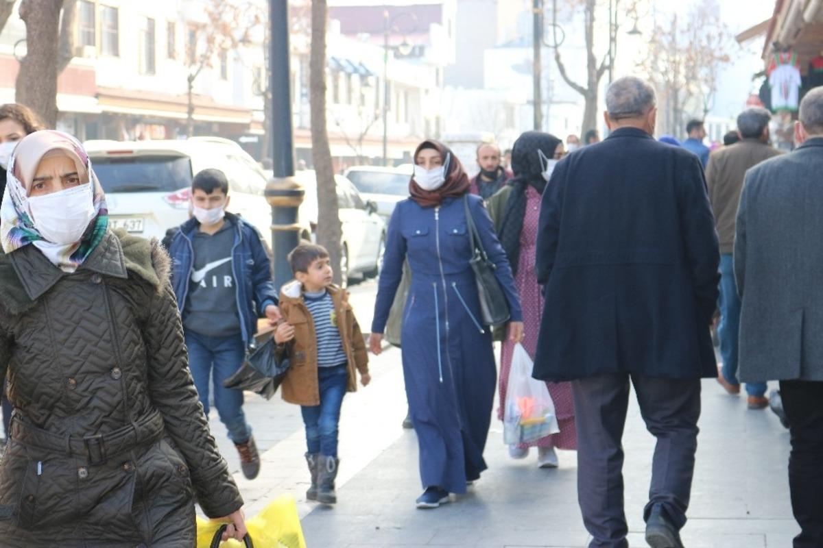 56 saatlik kısıtlama bitti, Diyarbakır&rsquo;da trafik yoğunluğu başladı