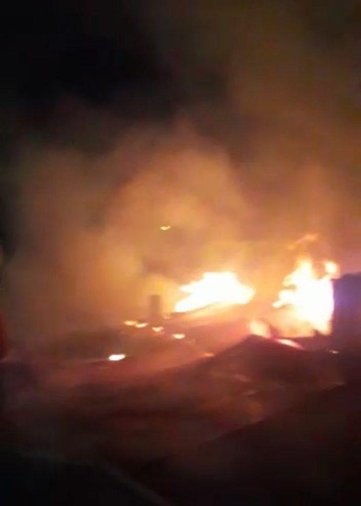 Ardahan’da korkutan yangın: Bir ev küle döndü G4