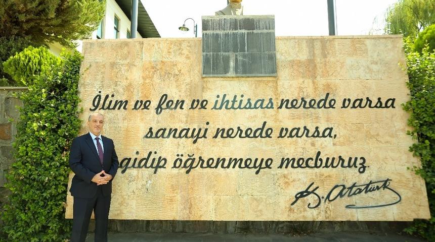 Rektör Dereli Gazilik unvanının verilişinin yıldönümünü kutladı