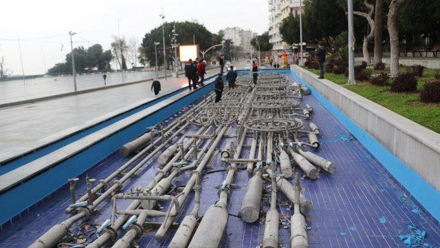 Antalya’da dev süs havuzunun fıskiyelerini çaldılar