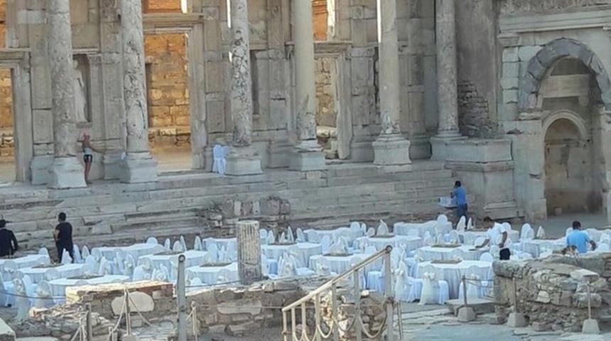 Efes Antik Kenti'nde şirket yemeği! 