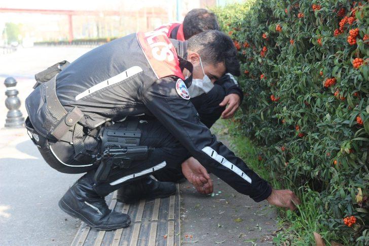 Nefes kesen kovalamacada polis yoldan tek tek uyuşturucu topladı G4