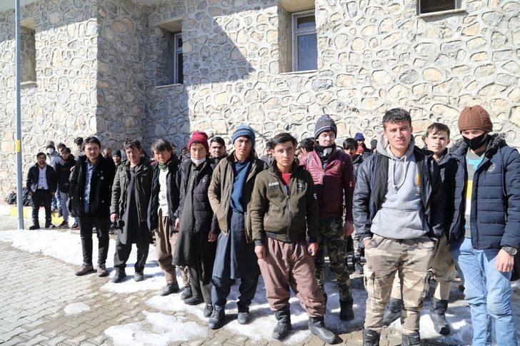 Başkale’de 73 düzensiz göçmen yakalandı G2