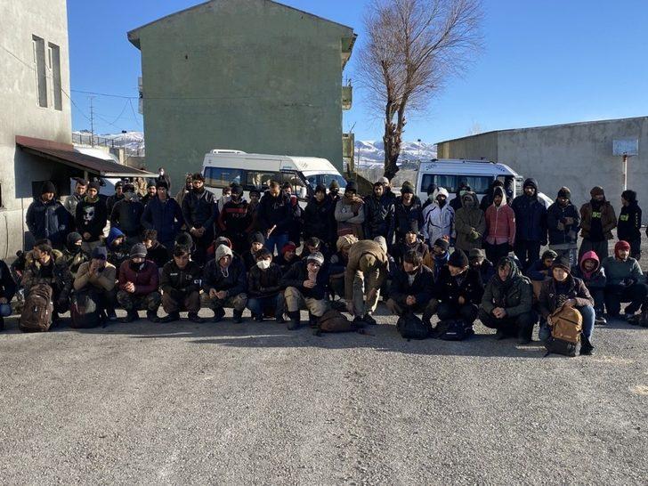 Başkale’de 73 düzensiz göçmen yakalandı G5