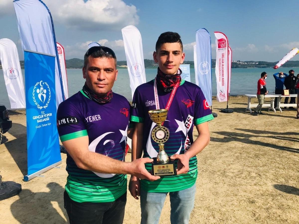 15 yaşındaki Kayserili paraş&uuml;t&ccedil;&uuml;den b&uuml;y&uuml;k başarı