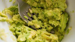 Cilt kuruluğunun önüne geçen süper besinler! Avokado ve bitter çikolata...