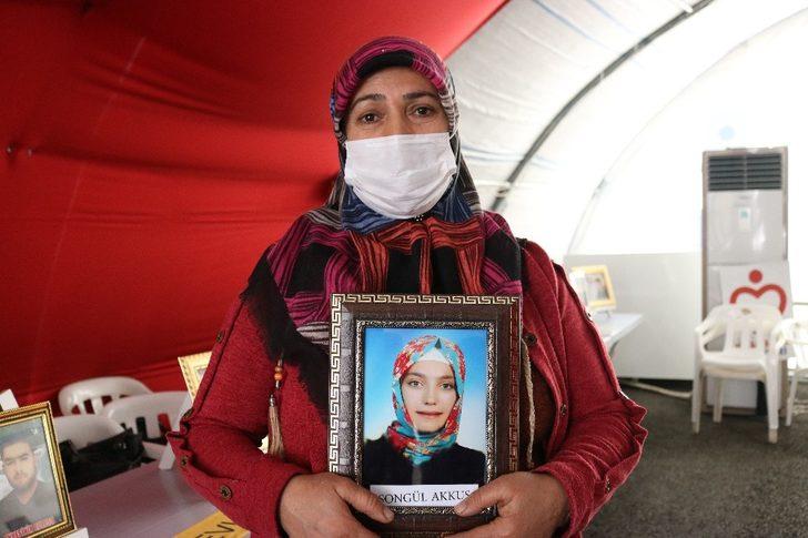 Evlat nöbetindeki anneden HDP’ye tepki G3