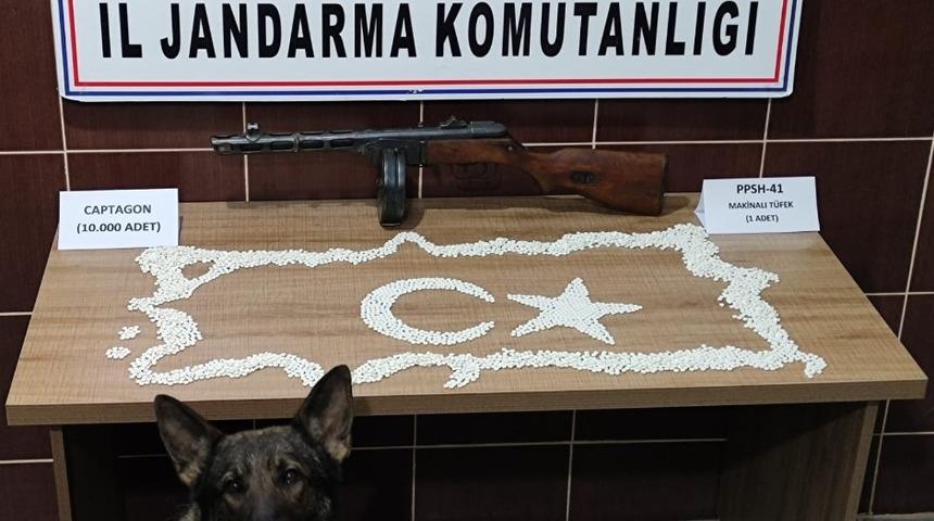 Suriye sınırında 10 bin adet uyuşturucu hap ele geçirildi