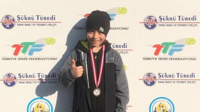 Kortların Kırklareli’nden parlayan yıldızı Toprak Selçuk’tan altın madalya