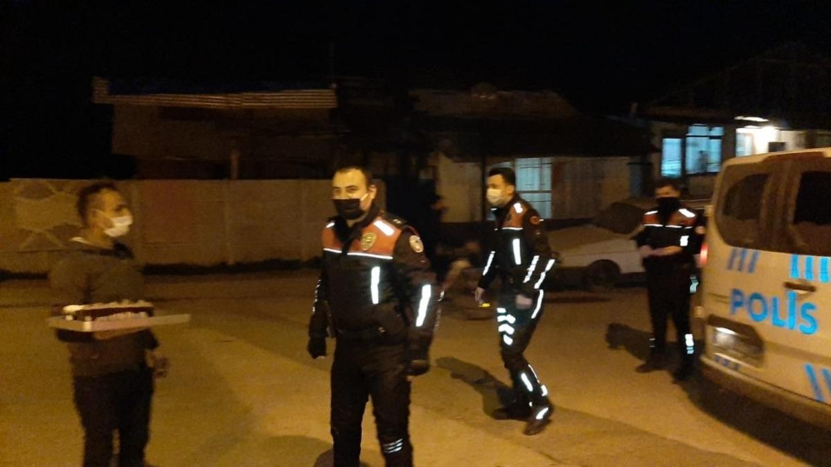 Polislere tatlı s&uuml;rpriz