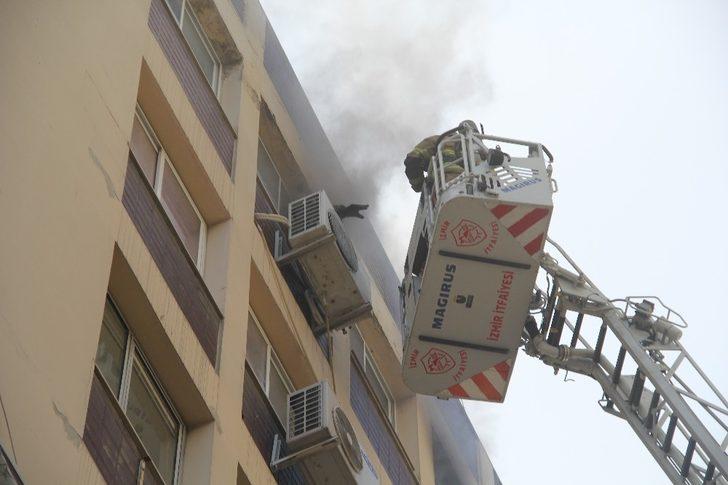 İzmir’de gelinlik atölyesinde yangın: 1 kişi dumandan etkilendi G3