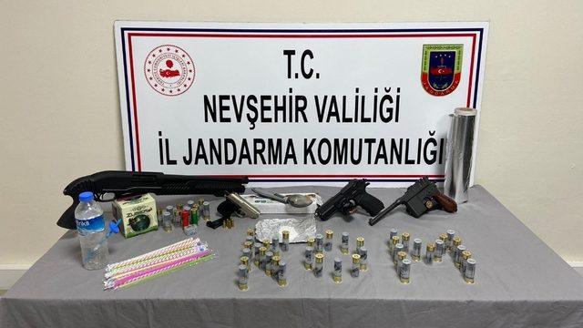 Avanos’ta uyuşturucu tacirinin evinde adeta cephanelik ele geçirildi