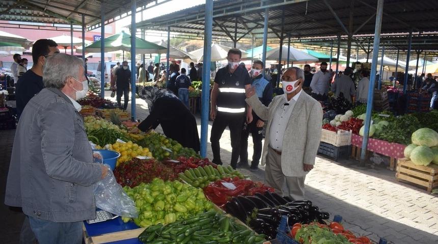 Başkan Şahin pazarcı esnafı ile bir araya geldi