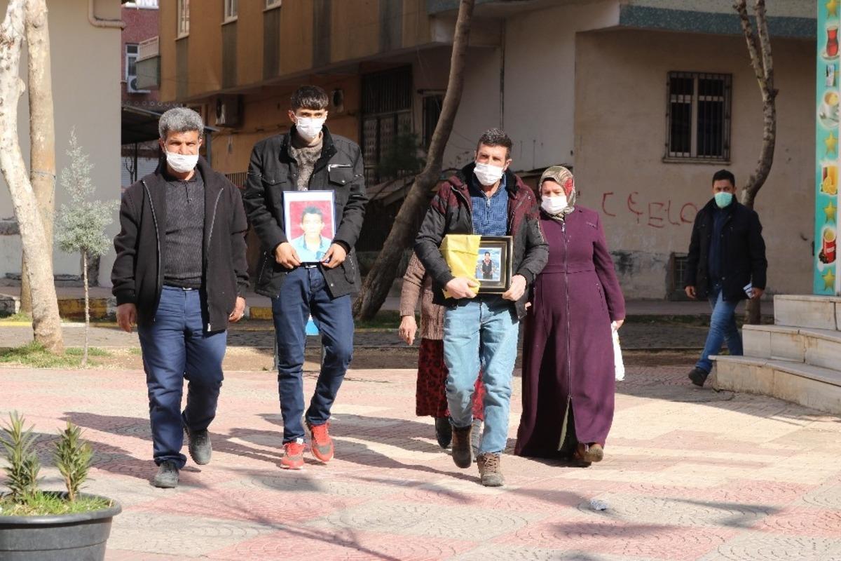 HDP &ouml;n&uuml;ndeki ailelerin feryadı &ccedil;ığ gibi b&uuml;y&uuml;yor: Evlat n&ouml;betine 2 aile daha katıldı