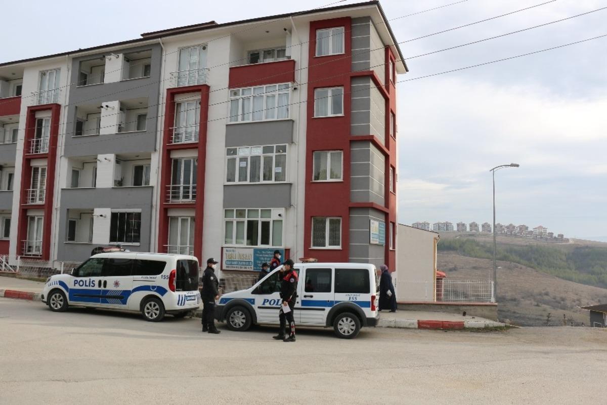 Binanın 4. katından d&uuml;şen şahıs hayatını kaybetti