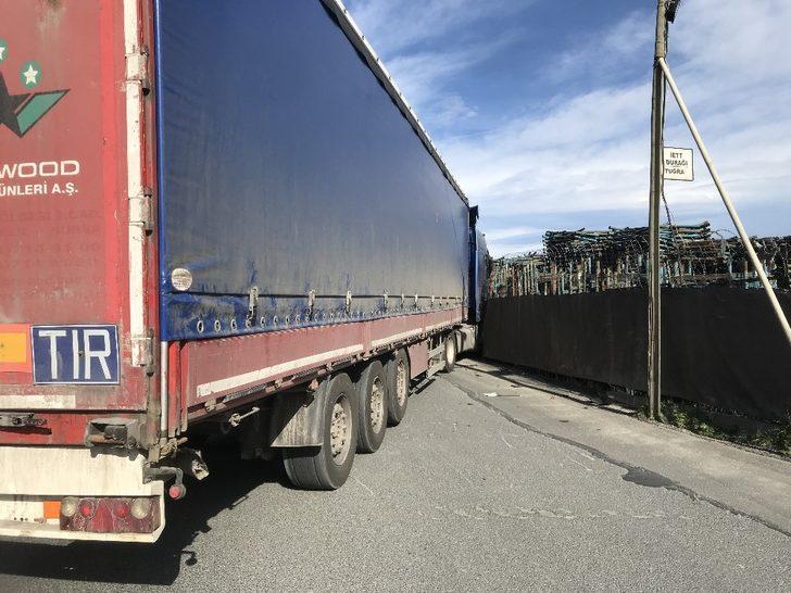 Tırla kamyonetin kafa kafaya çarpışması kamerada G3