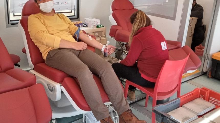 Besni K&uuml;&ccedil;&uuml;k Sanayi Sitesi esnafı kan bağışında bulundu