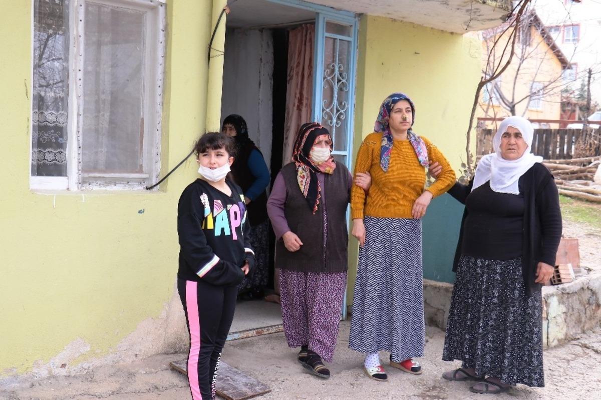 Sokak k&ouml;peklerinin saldırdığı kadın yaralandı