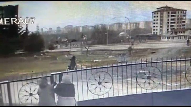 Sokak köpeklerinin saldırdığı kadın yaralandı G5