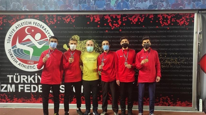 Van Büyükşehir Belediyesi 4’lü koşuda Türkiye ikincisi oldu