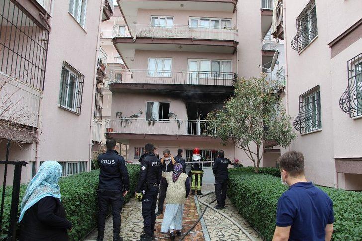 Alevlerin sardığı daire küle döndü G2