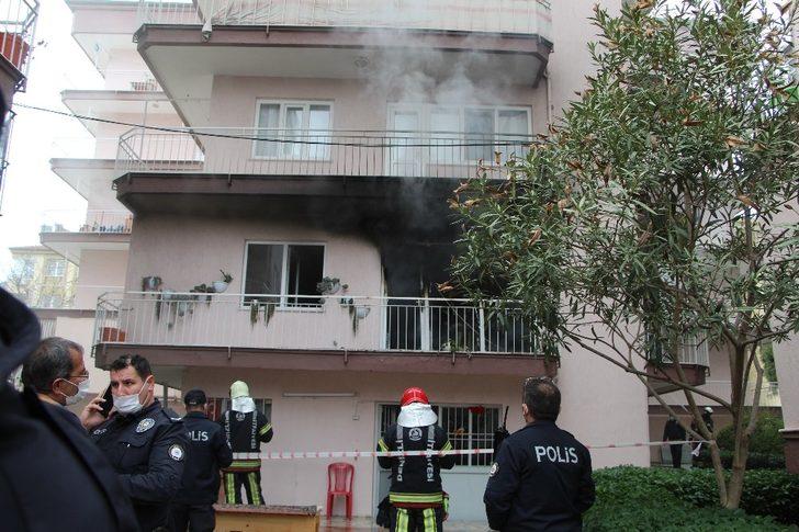 Alevlerin sardığı daire küle döndü G3