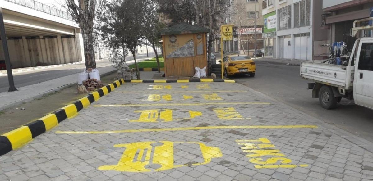 Manisa&rsquo;da taksi ve otob&uuml;s duraklarında yenileme &ccedil;alışması