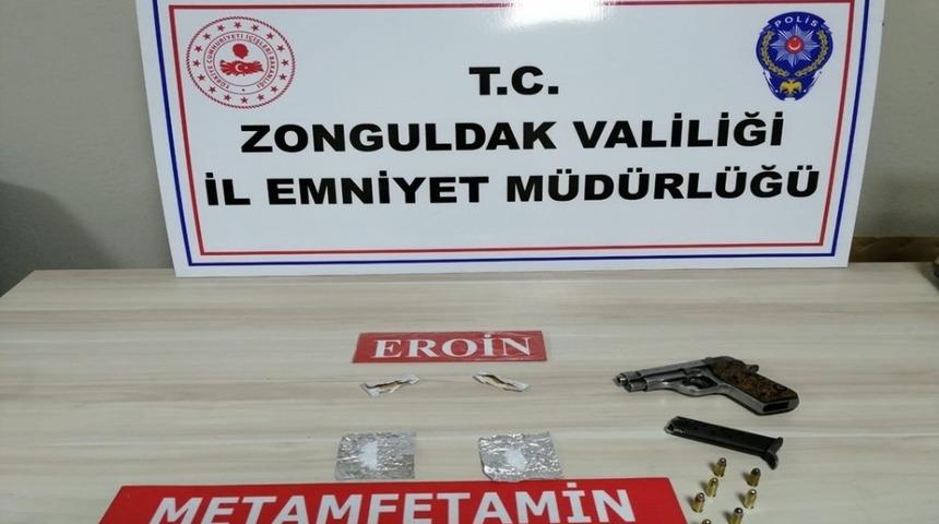 Uyuşturucu ve silahla yakalandılar