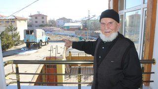 Sami Dede 50 yıllık aracını satmaya kıyamayınca dama çıkardı